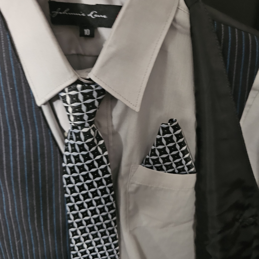 BOYS BLACK/ GREY STRIPED VEST  5 PC SUIT! SIZE 10! WORN ONCE!
